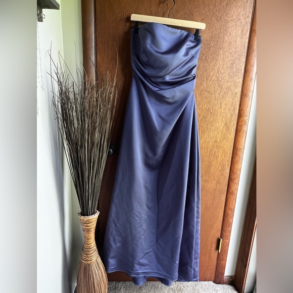 ✨Vera Wang Purple Satin Strapless Full Length Gown // Formal Dress | Size 8 - Picture 1 of 6